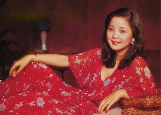 1995年，邓丽君离奇死于泰国，身边并无一人，死前痛苦喊“妈妈”