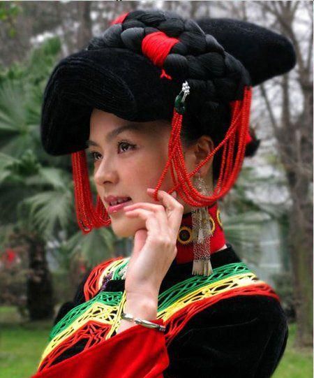 中国少数民族服装，哪个少数民族的衣服漂亮图4