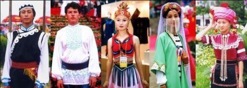 中国少数民族服装，哪个少数民族的衣服漂亮图11