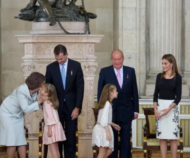 西班牙王室，西班牙为什么要内定一个16岁的小女孩当女王呢图3