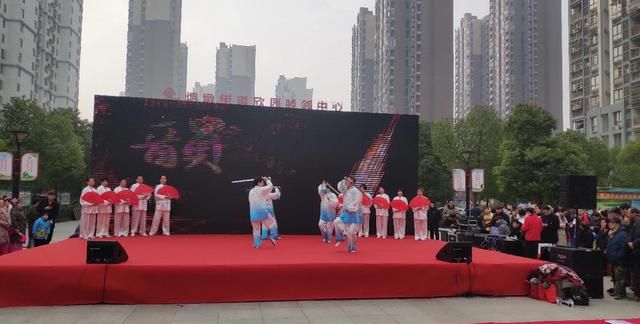 为什么说中国广场舞是独一无二的图2