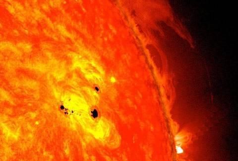 太阳黑子的变化周期是多少年,太阳黑子是在太阳外部还是内部图2