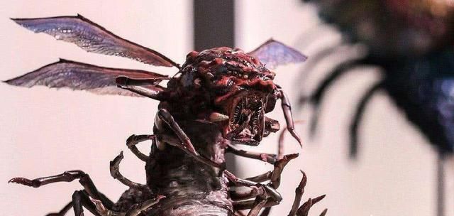 《怒晴湘西》在瓶山古墓中被鹧鸪哨杀死并吃掉内丹的六翅蜈蚣究竟是个什么怪物图1