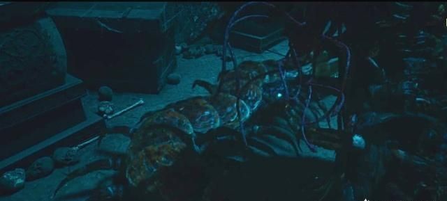 《怒晴湘西》在瓶山古墓中被鹧鸪哨杀死并吃掉内丹的六翅蜈蚣究竟是个什么怪物图4