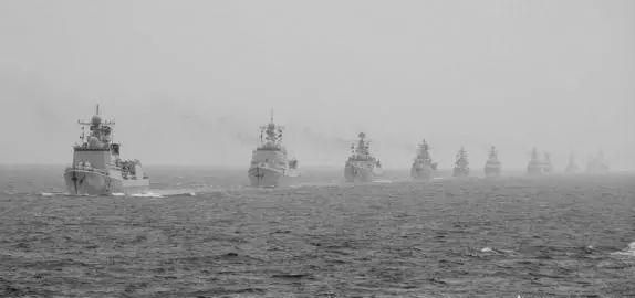 中国人民海军成立70周年纪念，60多国海军舰艇参加海上阅兵中国国产新航母会亮相吗图5