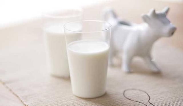 过期的牛奶是怎么处理的,过期的牛奶怎么处理好图1