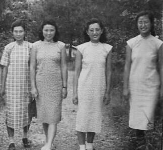 中国旗袍的由来是什么,旗袍的由来和历史多久了图17