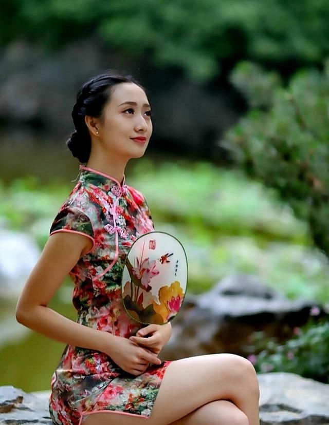 中国旗袍的由来是什么,旗袍的由来和历史多久了图34