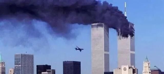 911劫机者为何选择撞上世贸大楼,而没撞击白宫呢图1