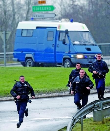 法国为何成为恐袭重灾区的原因,法国警方追查巴黎恐袭事件图8