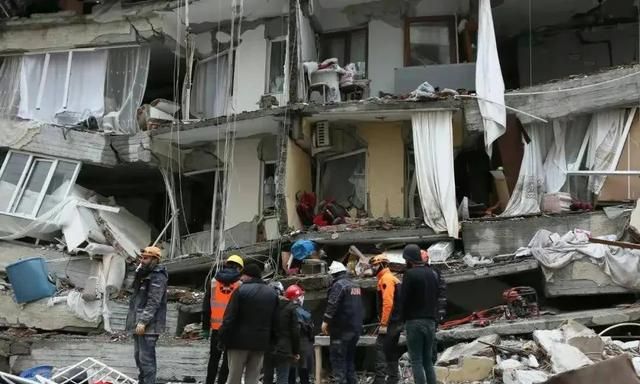 土耳其与汶川地震死亡人数对比图1