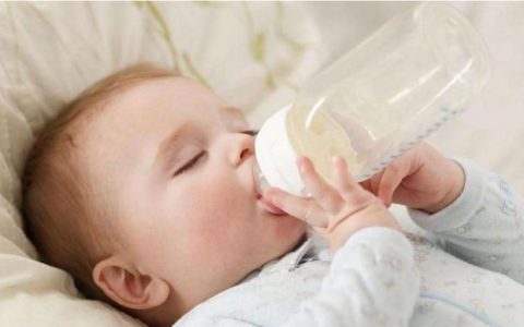 现在市面奶粉排行榜前十名(目前市场上哪种婴幼儿奶粉比较好)
