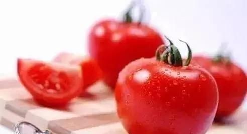 已经成熟的西红柿放在冰箱中冷冻可以食用吗图1