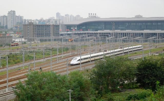 重庆有几个火车站(重庆西火车站几个进站口)图3