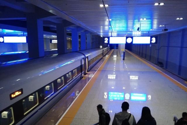 重庆有几个火车站(重庆西火车站几个进站口)图4