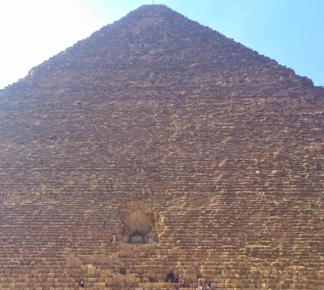 金字塔是怎样建造起来的呢(金字塔是如何建造的小短文100字)图1