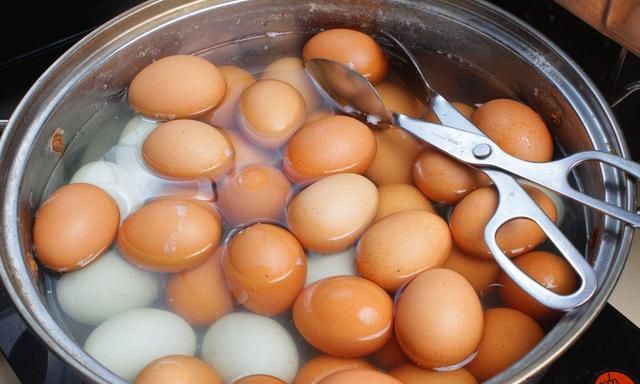 水煮鸡蛋要多久才能吃,水煮鸡蛋减肥正确吃法图4