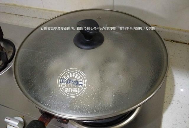冻饺子怎么煮(冻饺子怎么煮在保温饭盒里不黏糊)图4