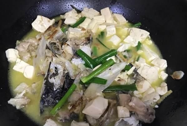 鱼头豆腐汤怎么做没有腥味图7