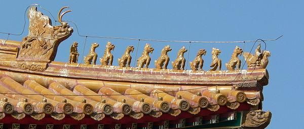 故宫的房檐上都有一个骑着凤凰的小人带领着一排小兽，它们是什么放在房檐上有什么用意图7