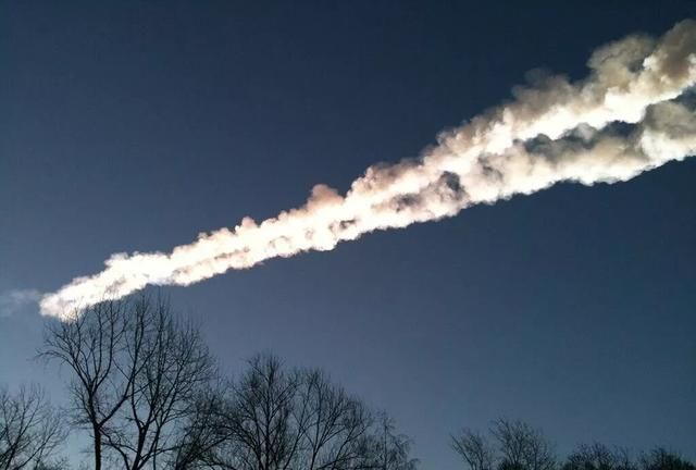 2013年俄罗斯陨石被击碎之谜图1