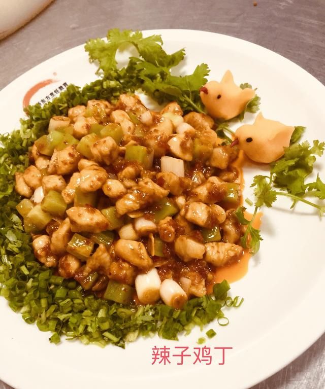 用鸡胸肉炒鸡丁好吃吗(鸡胸肉炒鸡丁怎么煮才好吃)图1