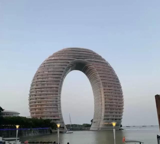 旅行途中你见过最美的湖边建筑是哪个作图3