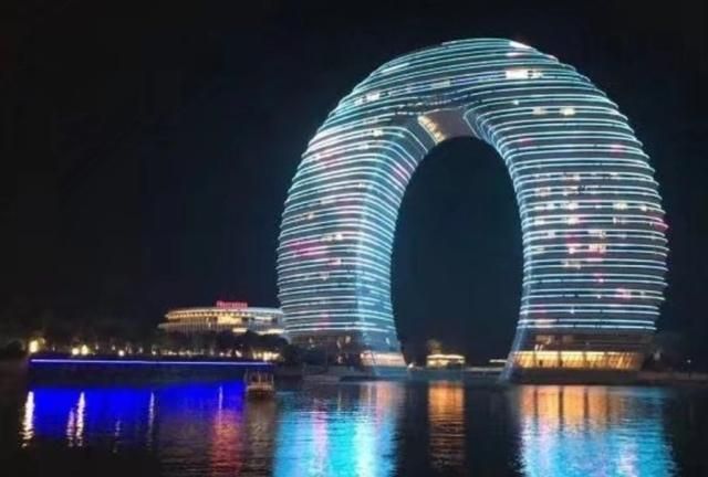 旅行途中你见过最美的湖边建筑是哪个作图6